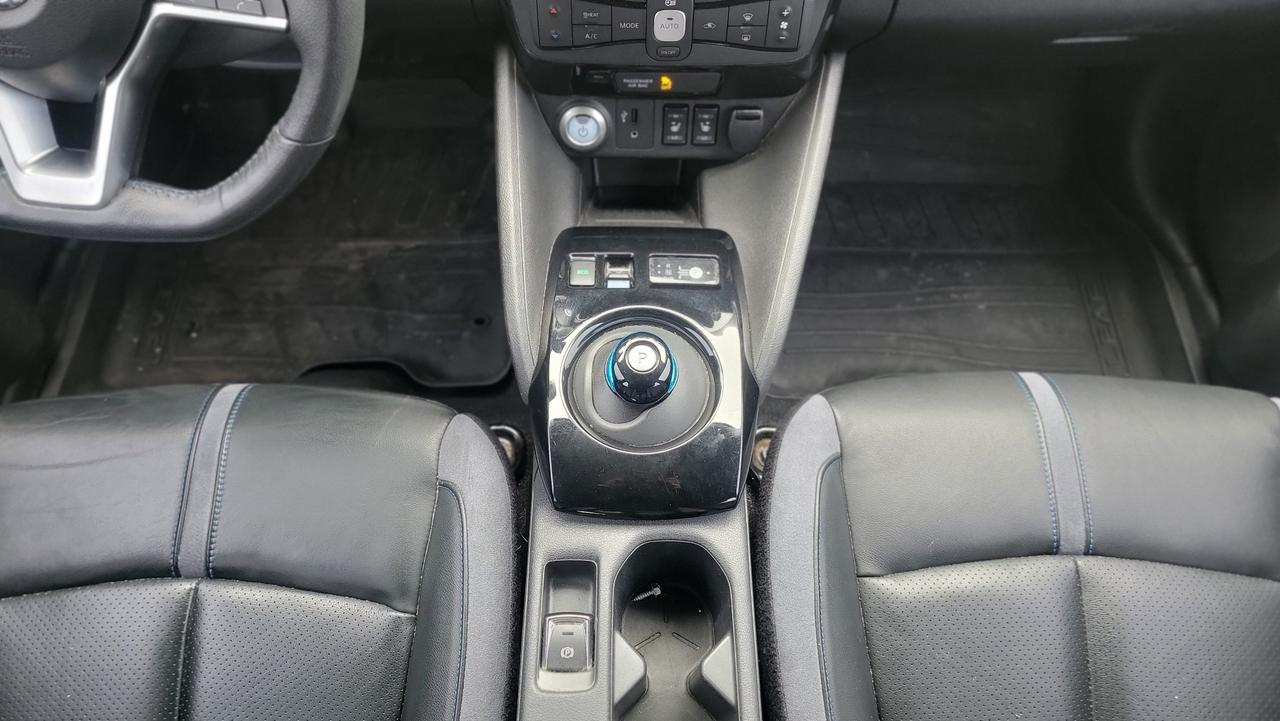 2018 Nissan Leaf S Photo