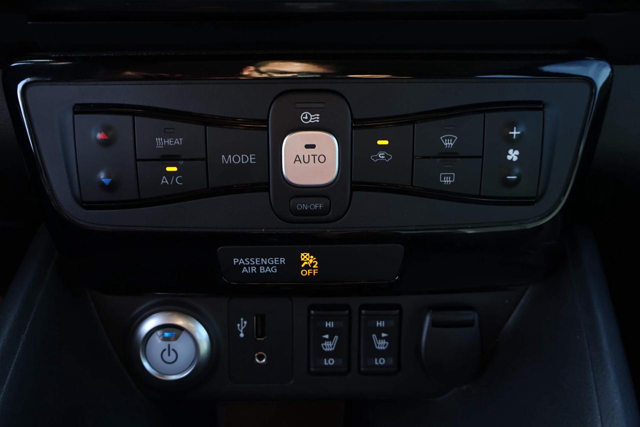 2018 Nissan Leaf S Photo
