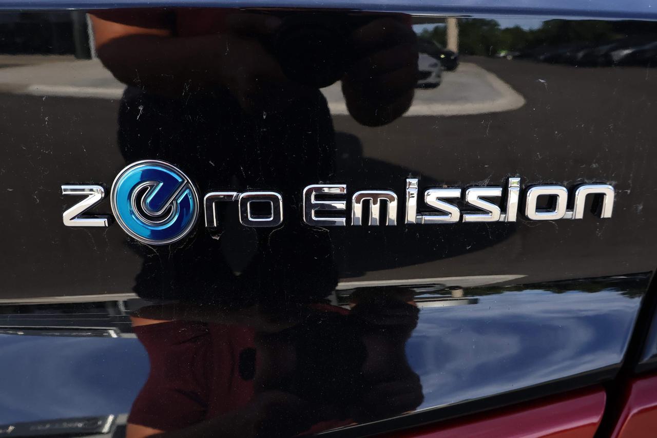 2018 Nissan Leaf S Photo