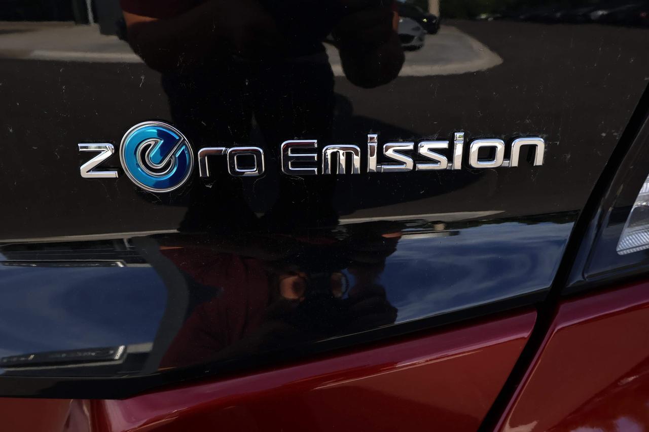 2018 Nissan Leaf S Photo