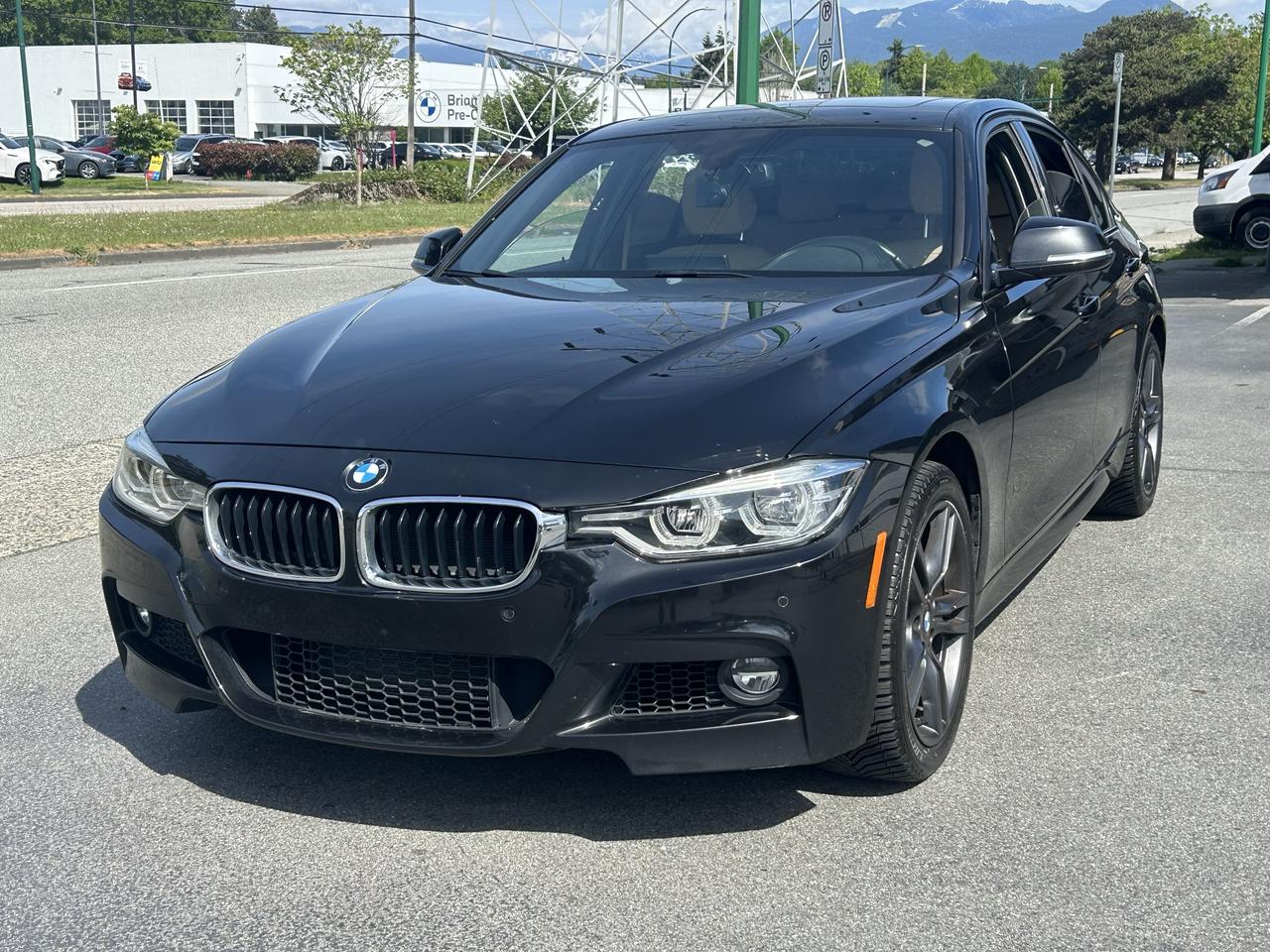2018 BMW 3 Series 330i xDrive Sedan's photo