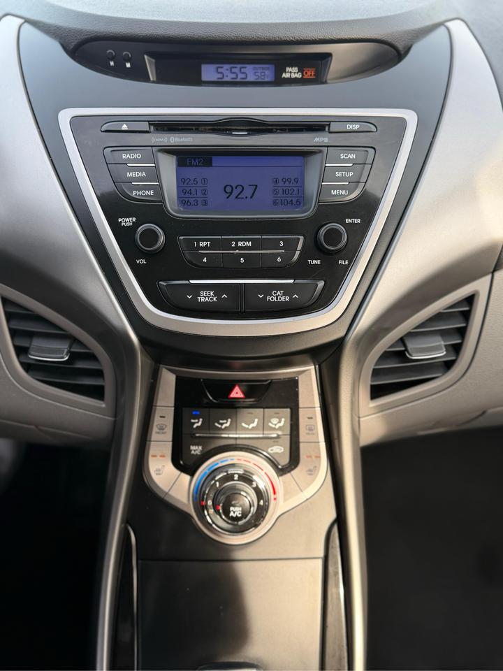 2013 Hyundai Elantra GL Photo