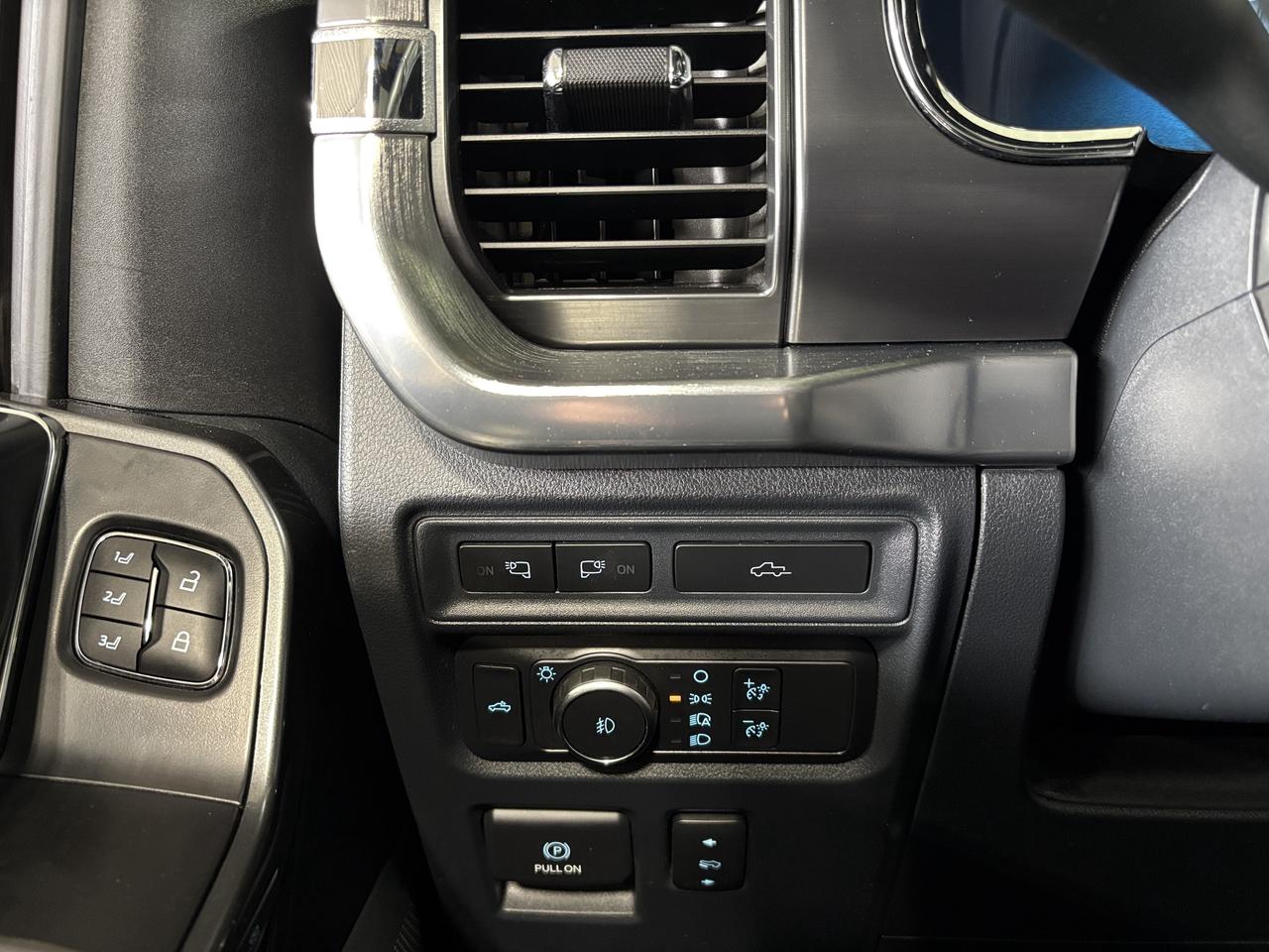 2022 Ford F-150 LARIAT|V8|4WD|SUPERCREW|NAV|BROWNLEATHER|PANOROOF| Photo