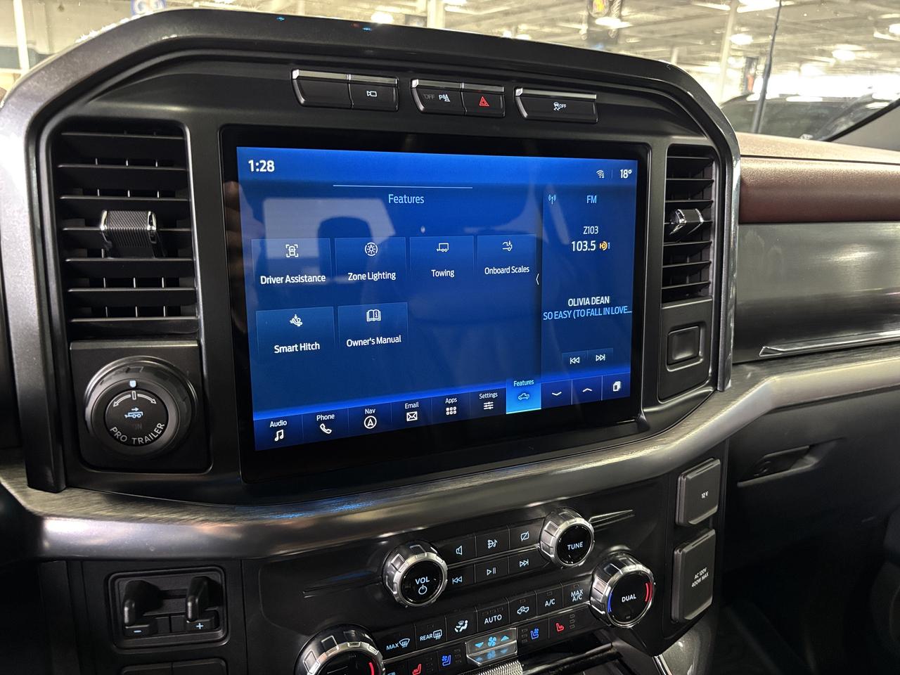 2022 Ford F-150 LARIAT|V8|4WD|SUPERCREW|NAV|BROWNLEATHER|PANOROOF| Photo