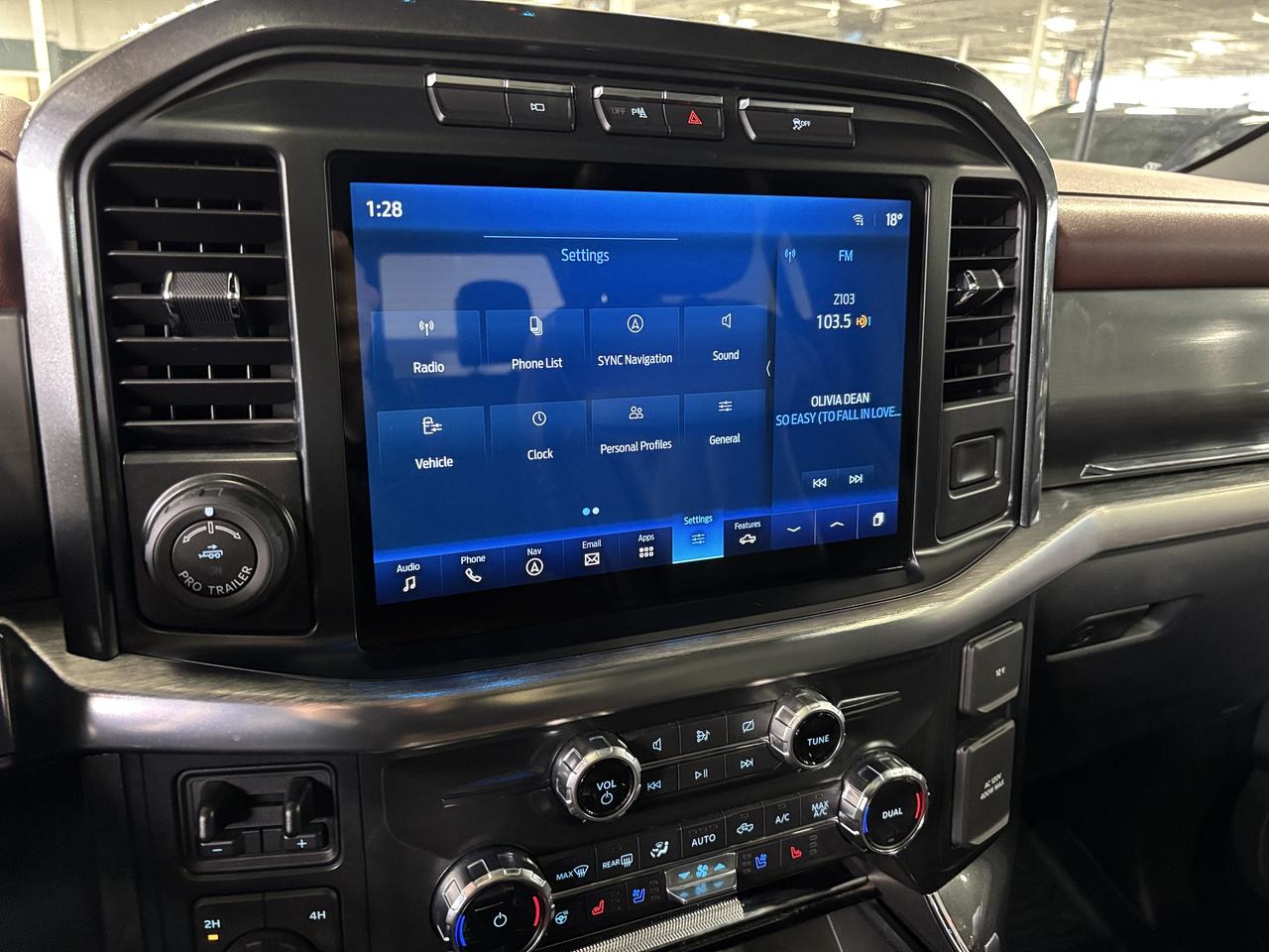2022 Ford F-150 LARIAT|V8|4WD|SUPERCREW|NAV|BROWNLEATHER|PANOROOF| Photo