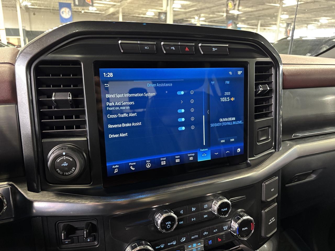 2022 Ford F-150 LARIAT|V8|4WD|SUPERCREW|NAV|BROWNLEATHER|PANOROOF| Photo