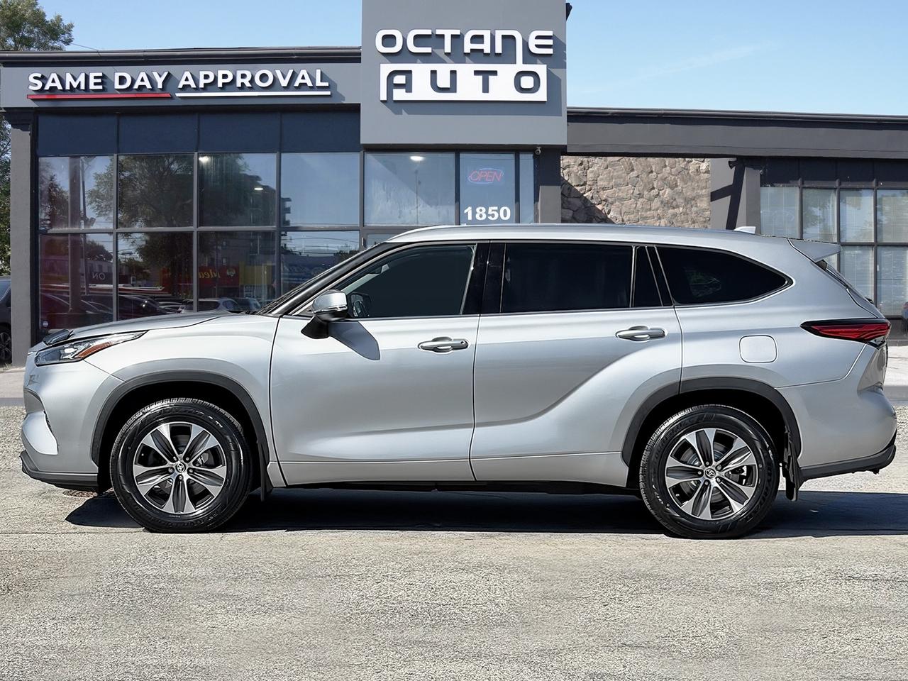 2021 Toyota Highlander XLE AWD Photo2