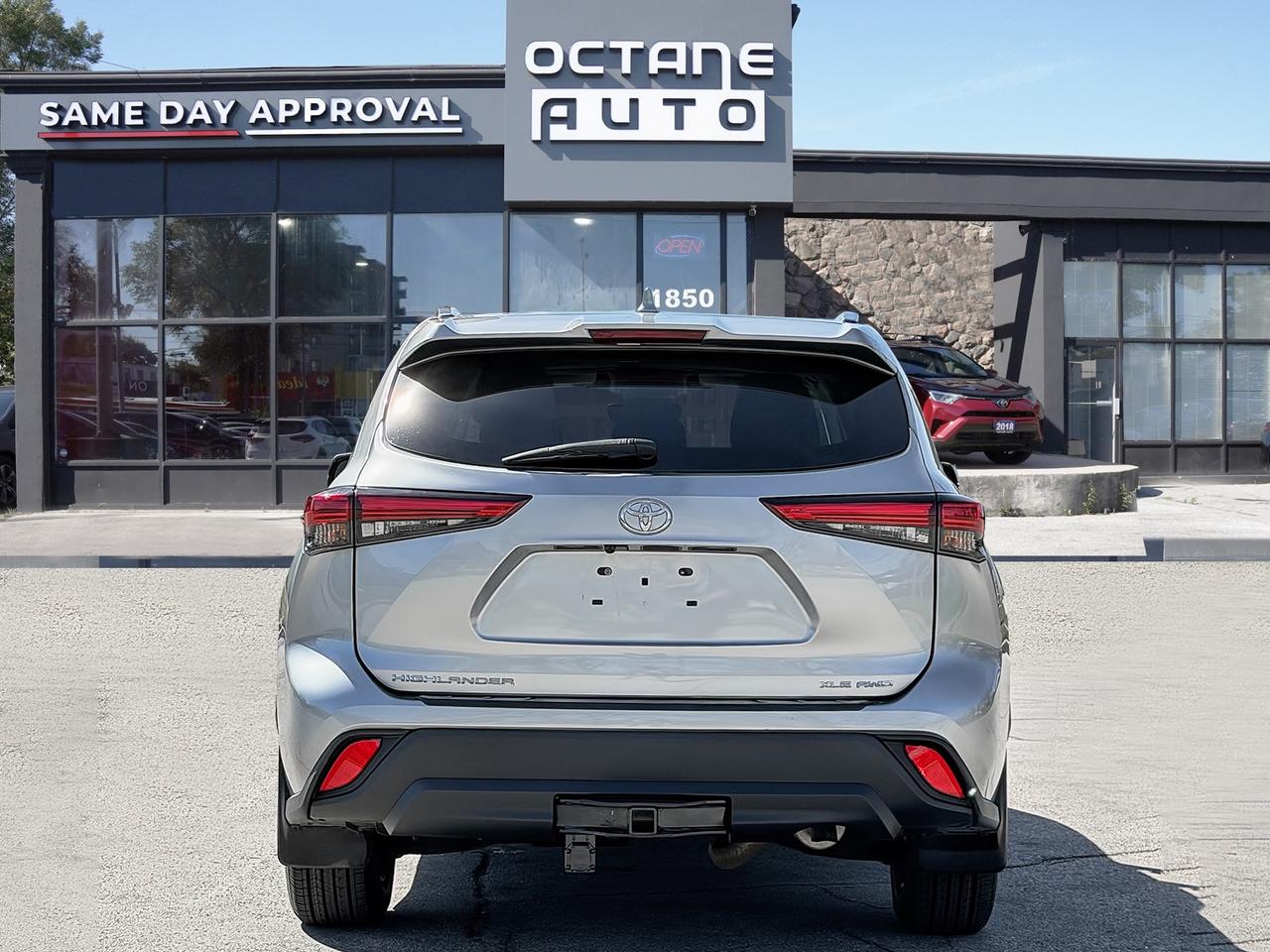 2021 Toyota Highlander XLE AWD Photo4