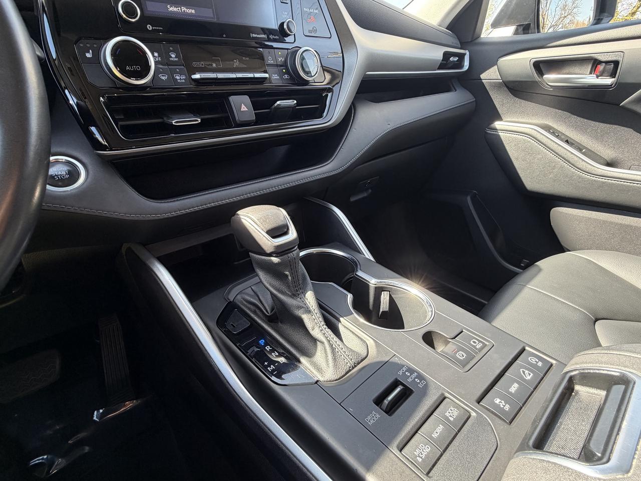 2021 Toyota Highlander XLE AWD Photo