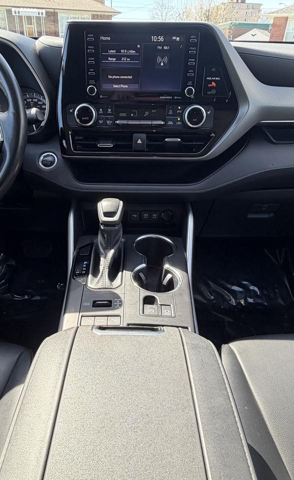 2021 Toyota Highlander XLE AWD Photo