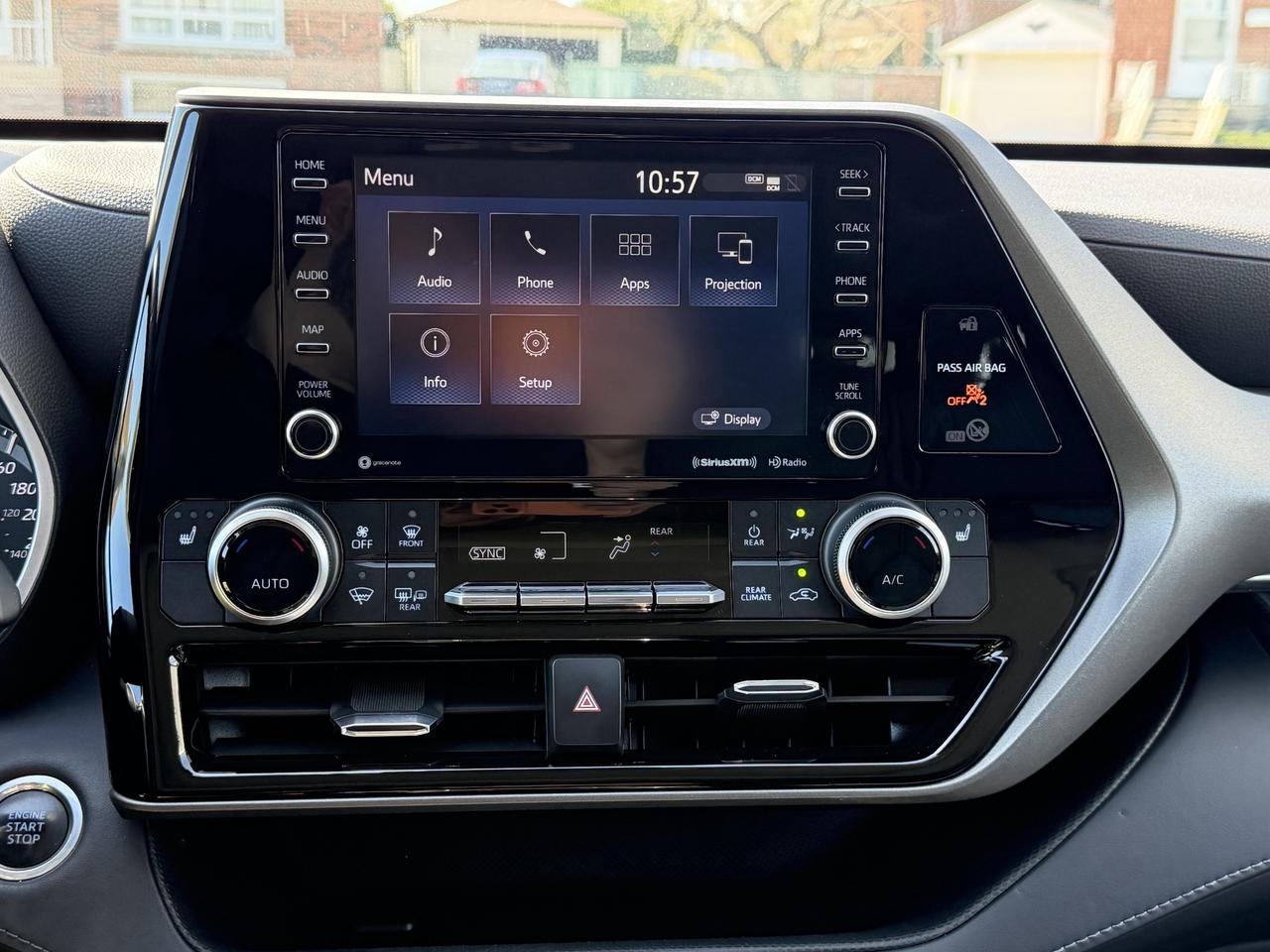 2021 Toyota Highlander XLE AWD Photo