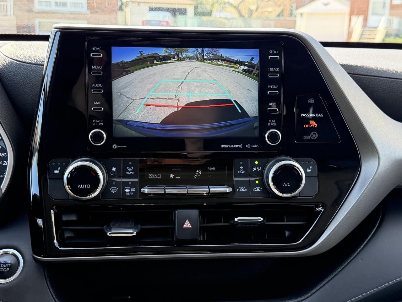 2021 Toyota Highlander XLE AWD Photo