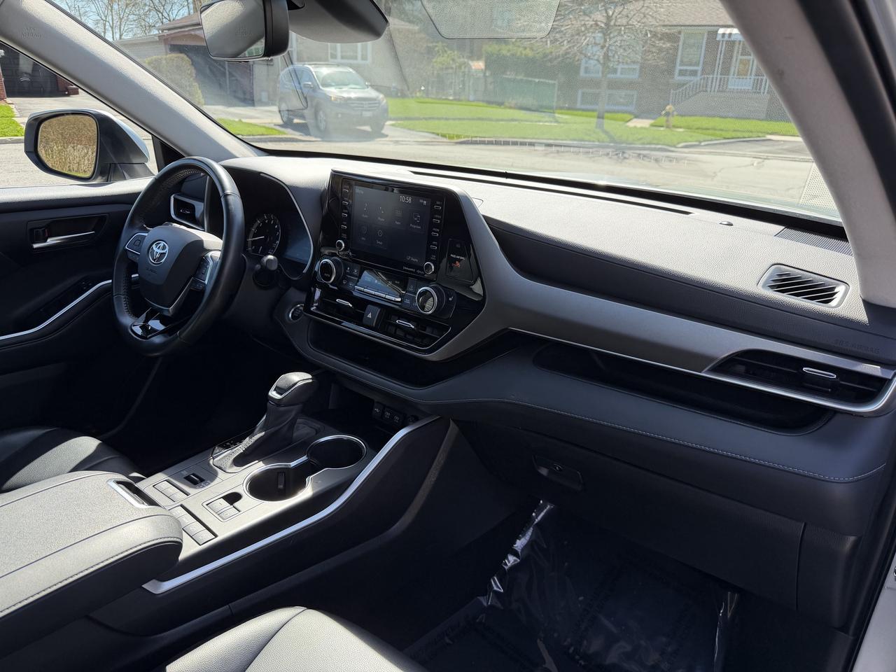 2021 Toyota Highlander XLE AWD Photo