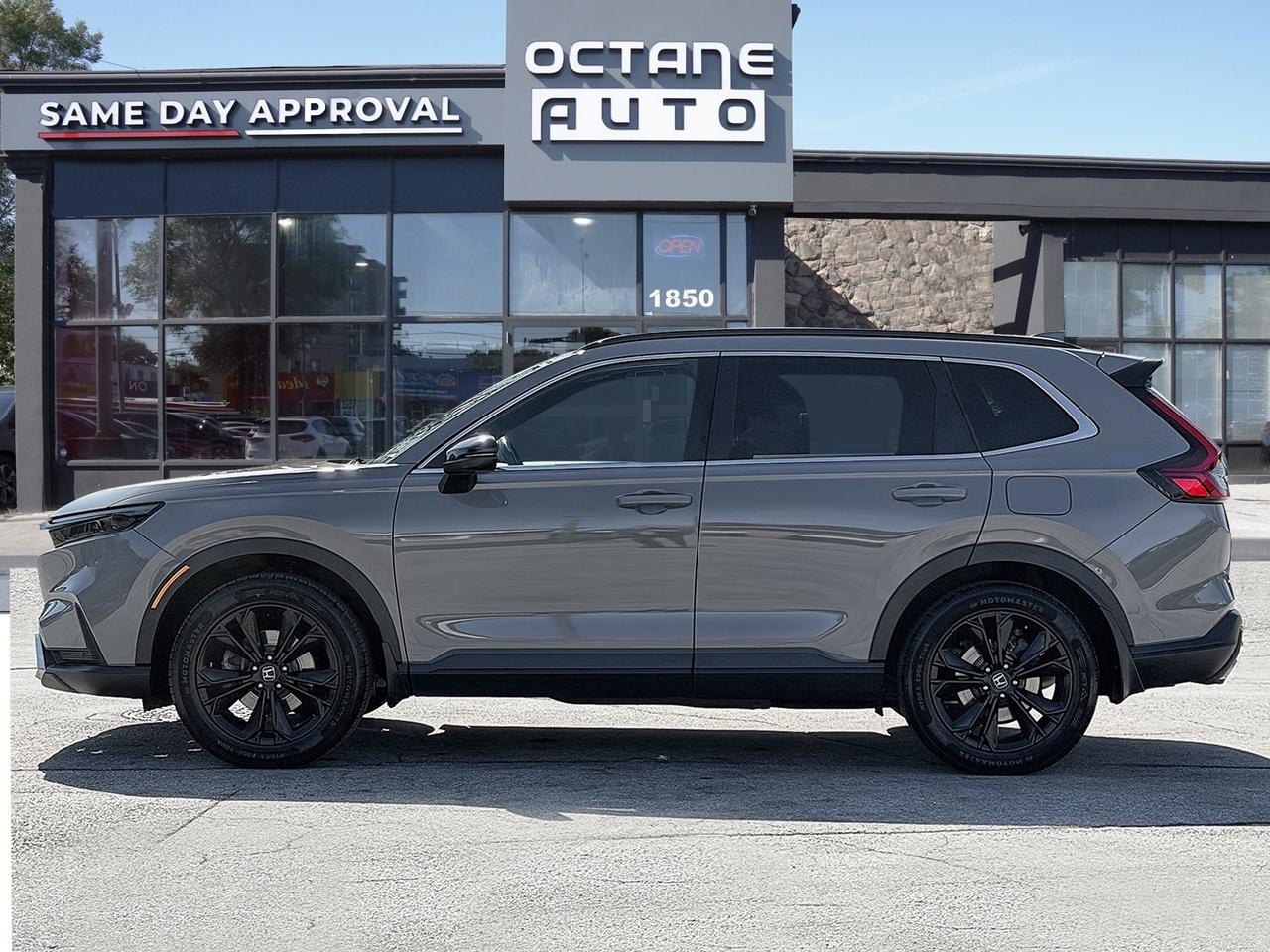 2023 Honda CR-V Hybrid Touring AWD Photo2