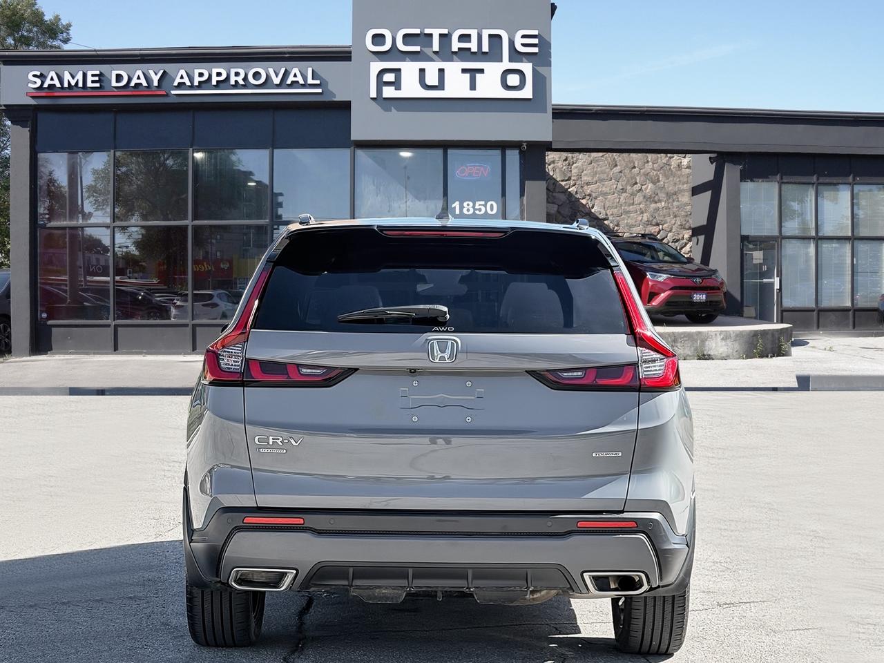 2023 Honda CR-V Hybrid Touring AWD Photo4