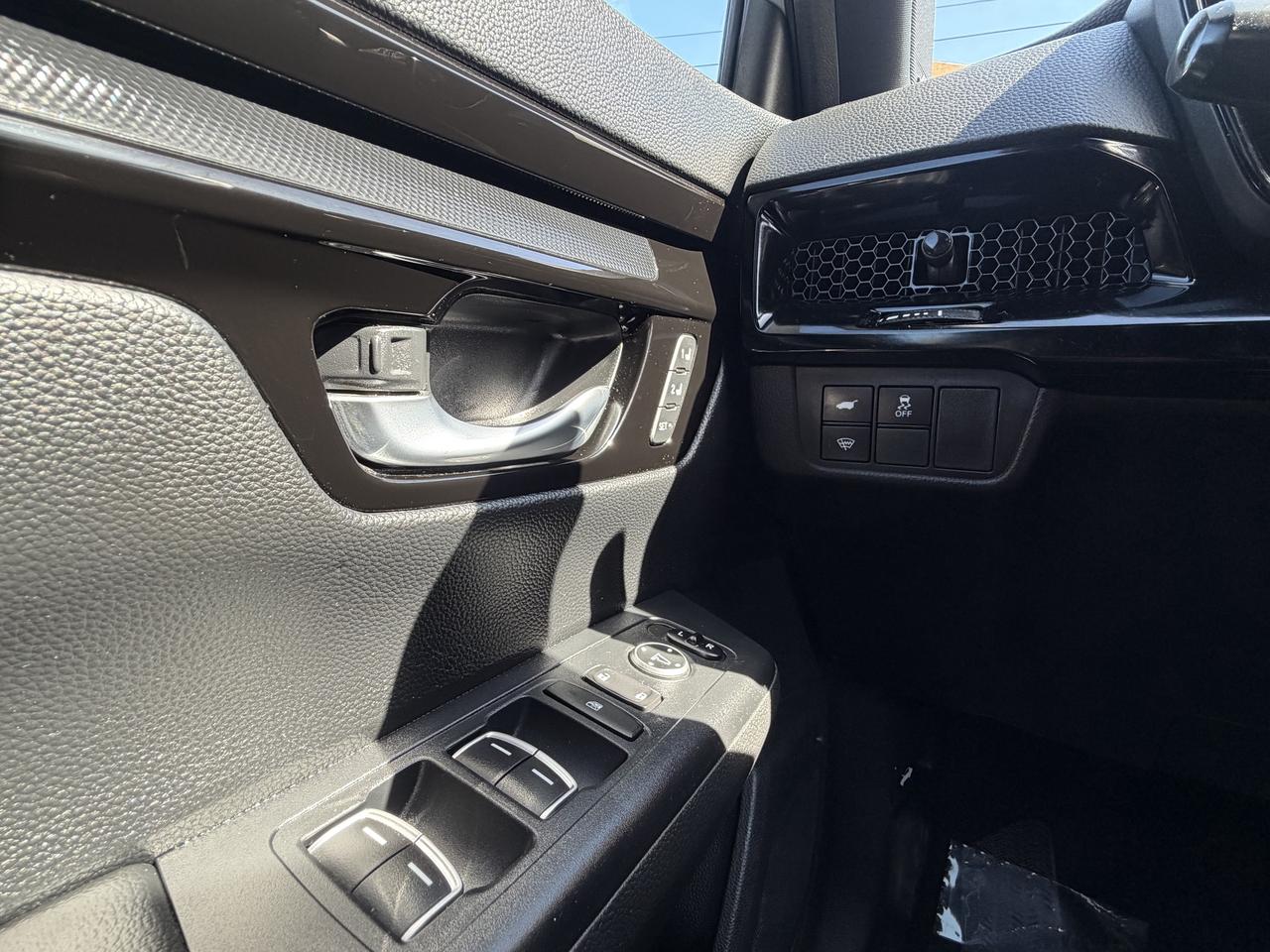 2023 Honda CR-V Hybrid Touring AWD Photo