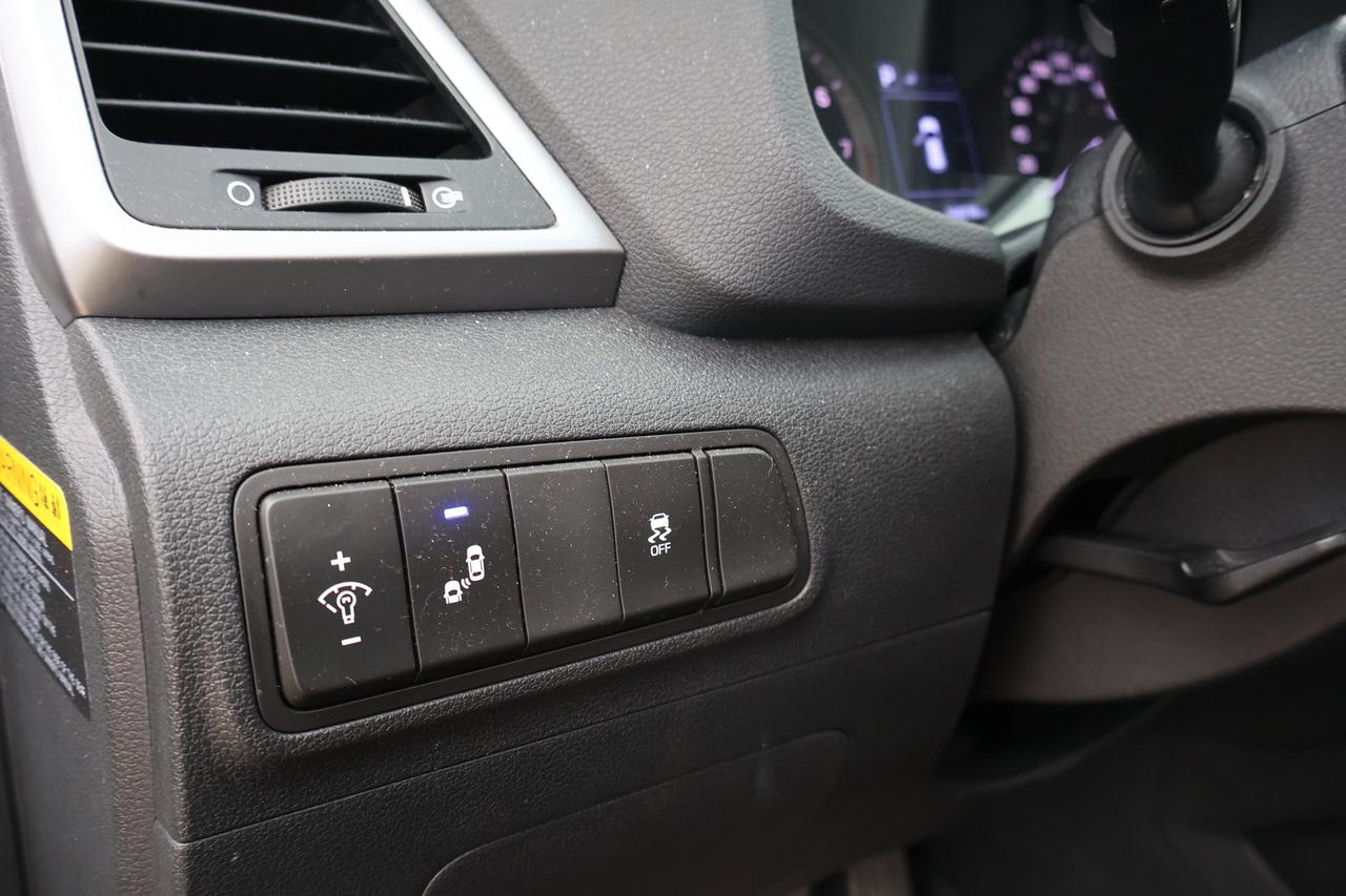 2017 Hyundai Tucson Premium | | CD Player | Photo