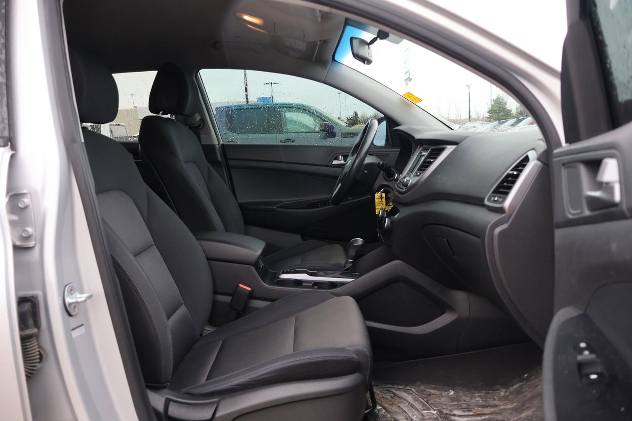 2017 Hyundai Tucson Premium | | CD Player | Photo