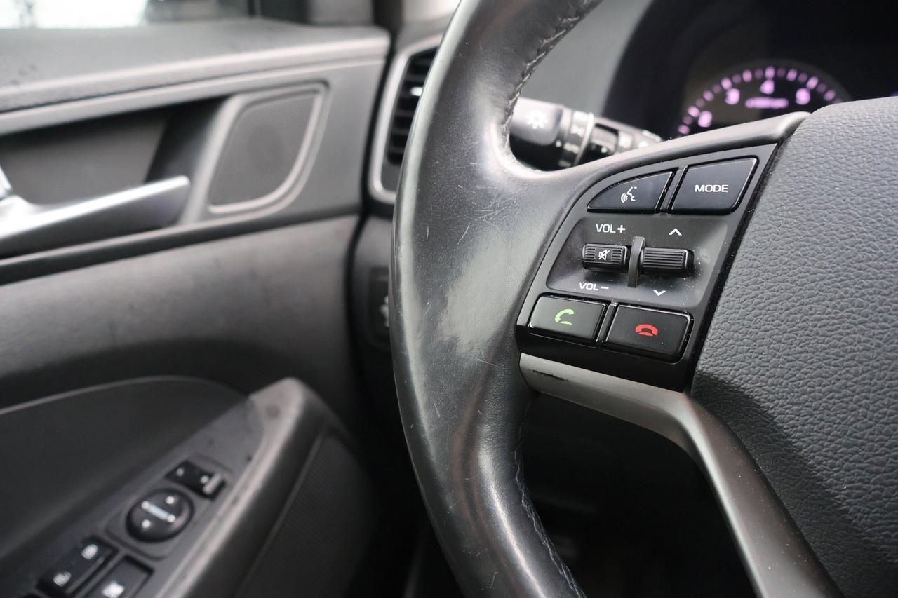 2017 Hyundai Tucson Premium | | CD Player | Photo