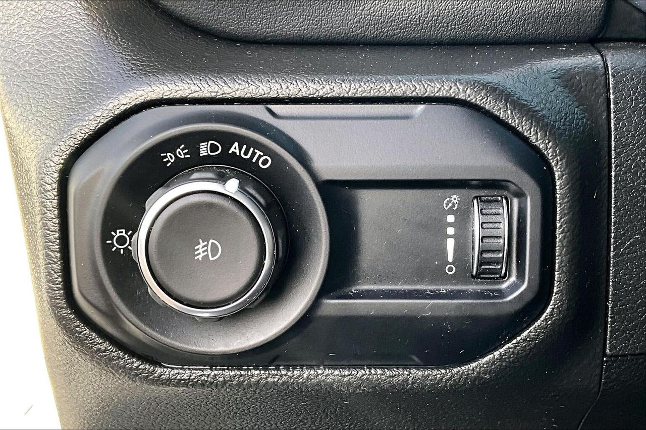 2023 Jeep Wrangler Sahara V6 |SkyTop |McKinley Leather |BlindSpot|4X4 Photo