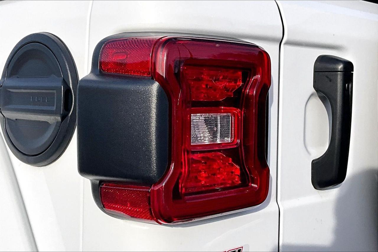 2023 Jeep Wrangler Sahara V6 |SkyTop |McKinley Leather |BlindSpot|4X4 Photo