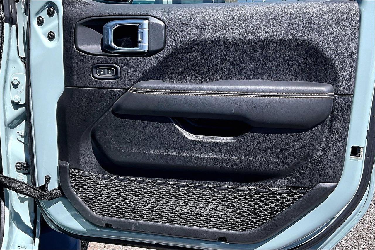2024 Jeep Wrangler Sahara V6 |Skytop |McKinley Leather |Alpine | 4X4 Photo