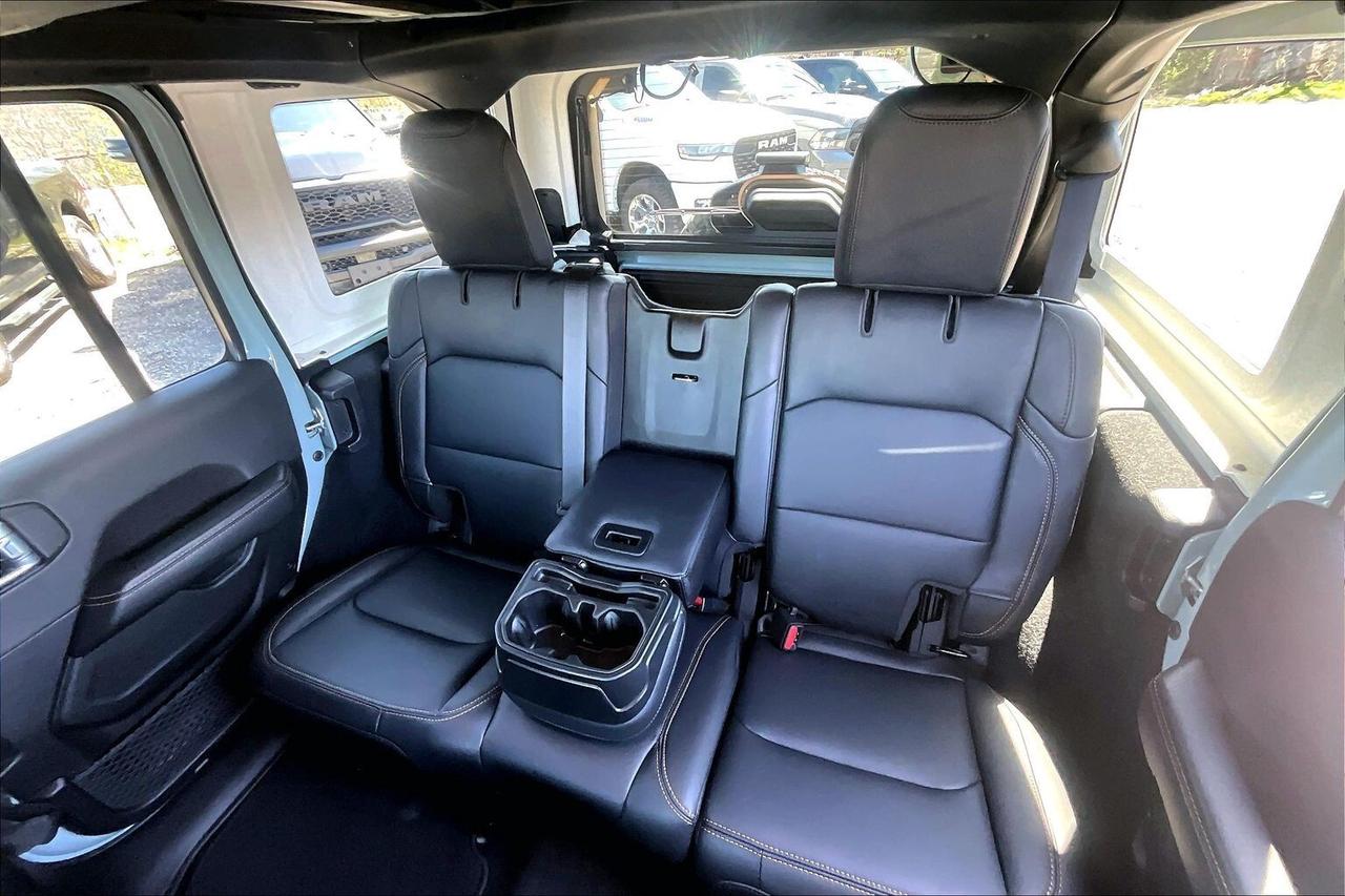 2024 Jeep Wrangler Sahara V6 |Skytop |McKinley Leather |Alpine | 4X4 Photo