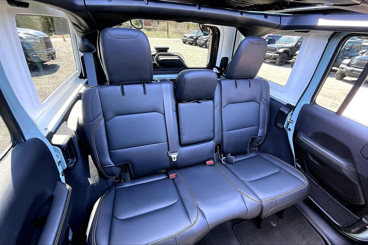 2024 Jeep Wrangler Sahara V6 |Skytop |McKinley Leather |Alpine | 4X4 Photo