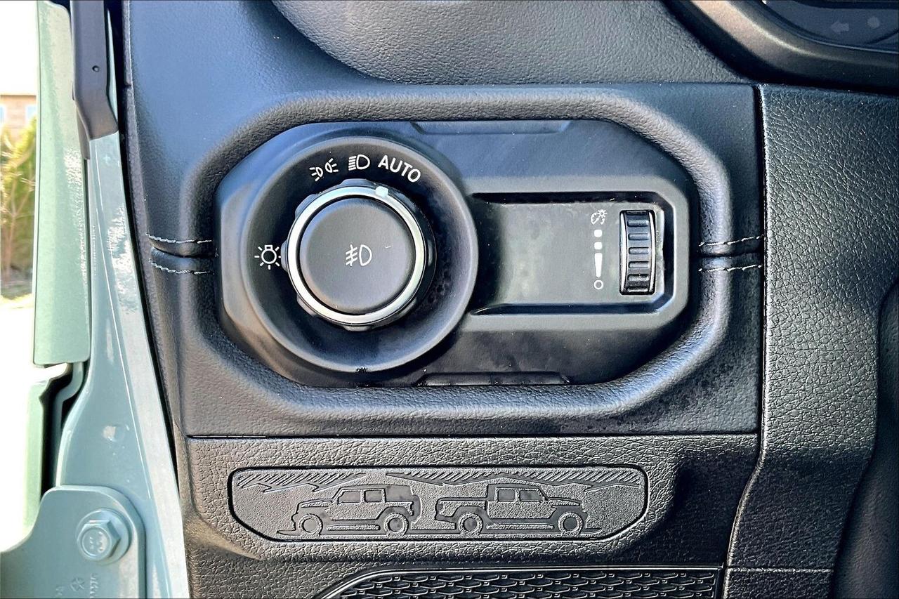 2024 Jeep Wrangler Sahara V6 |Skytop |McKinley Leather |Alpine | 4X4 Photo