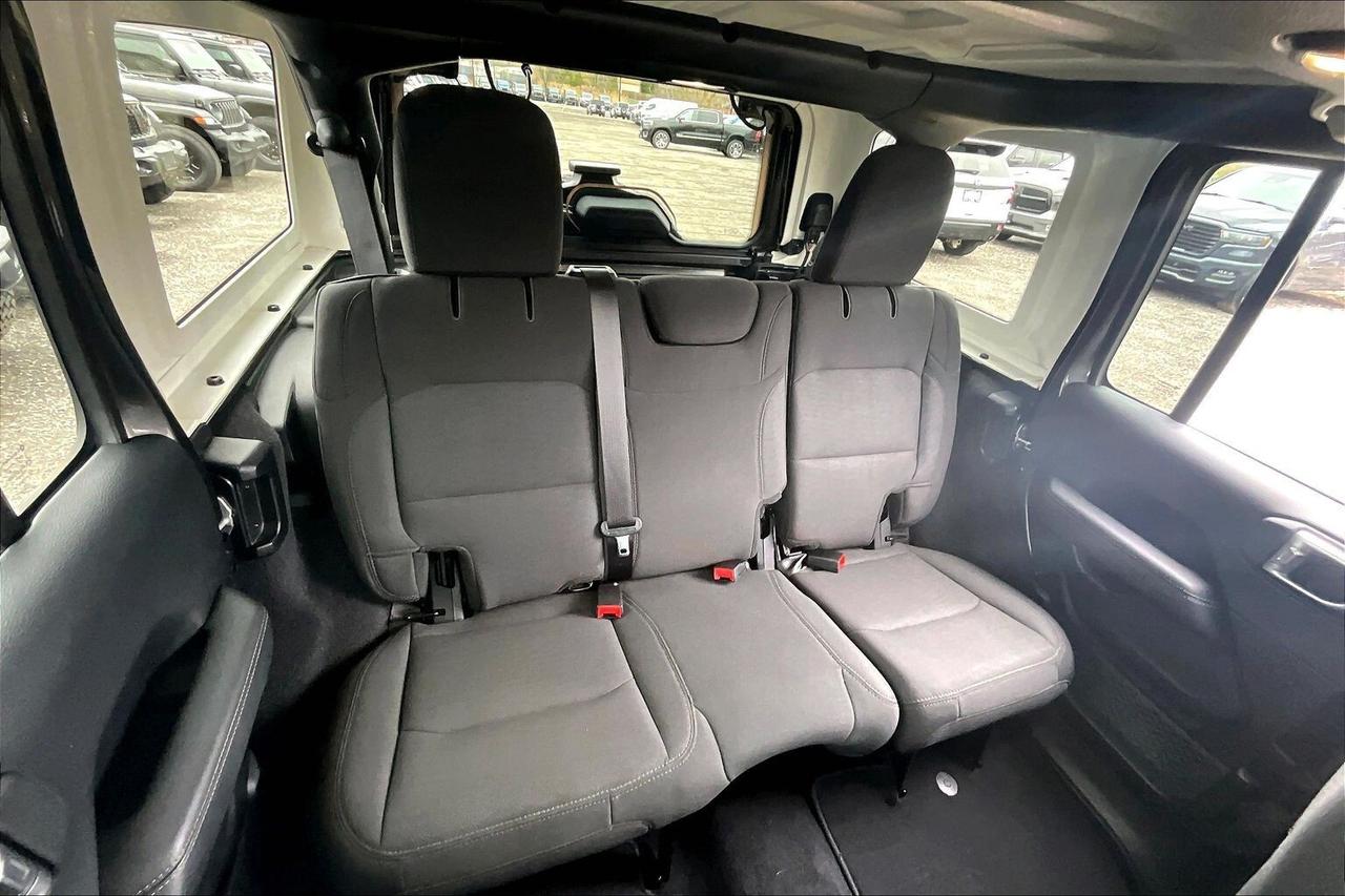 2019 Jeep Wrangler Unlimited Sahara V6 | 6Spd Manual | Alpine NAV | 4X4 Photo