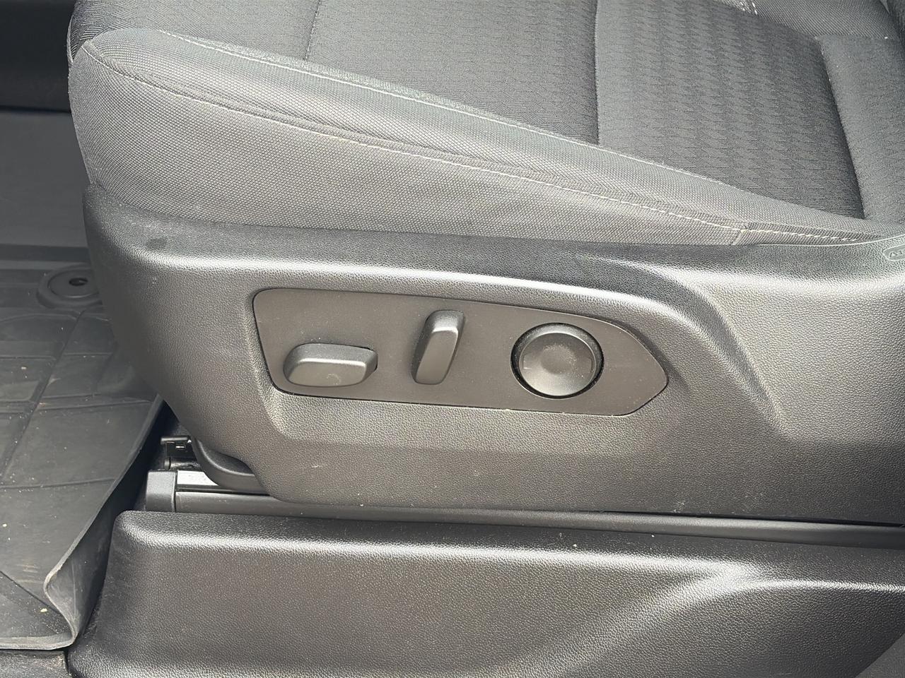 2023 Chevrolet Suburban LS, CLEAN CARFAX, DIESEL, 8 PASS, REMOTE START! - Photo #14