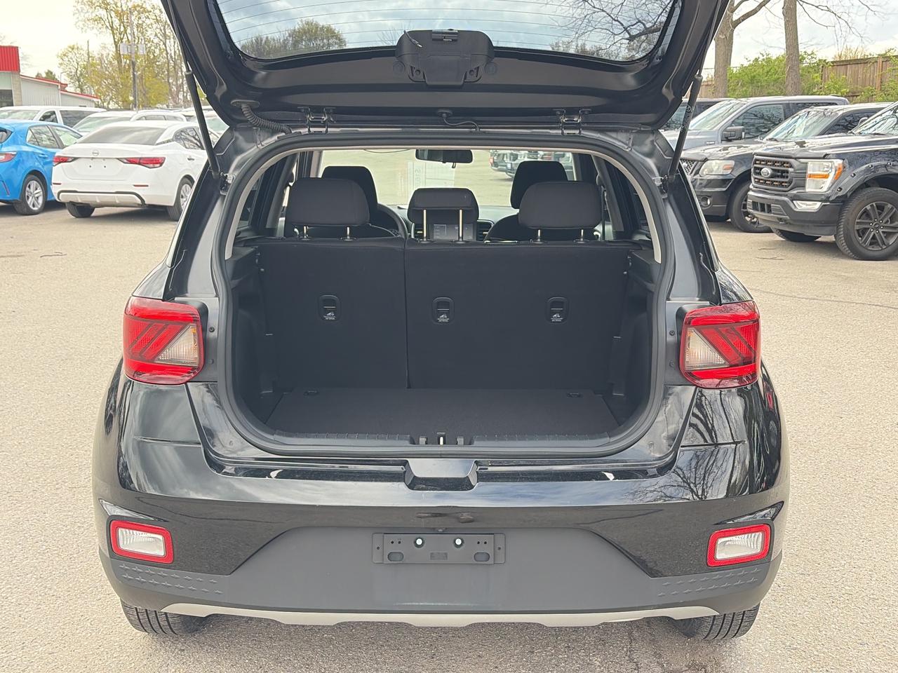 2022 Hyundai Venue ESSENTIAL, CLEAN CARFAX, HEATED SEATS! - Photo #6