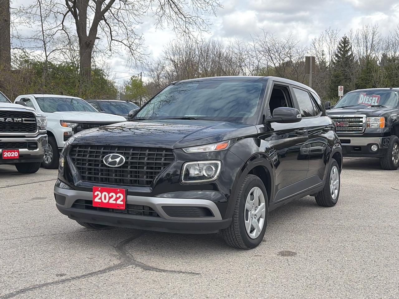 2022 Hyundai Venue ESSENTIAL, CLEAN CARFAX, HEATED SEATS! - Photo #2