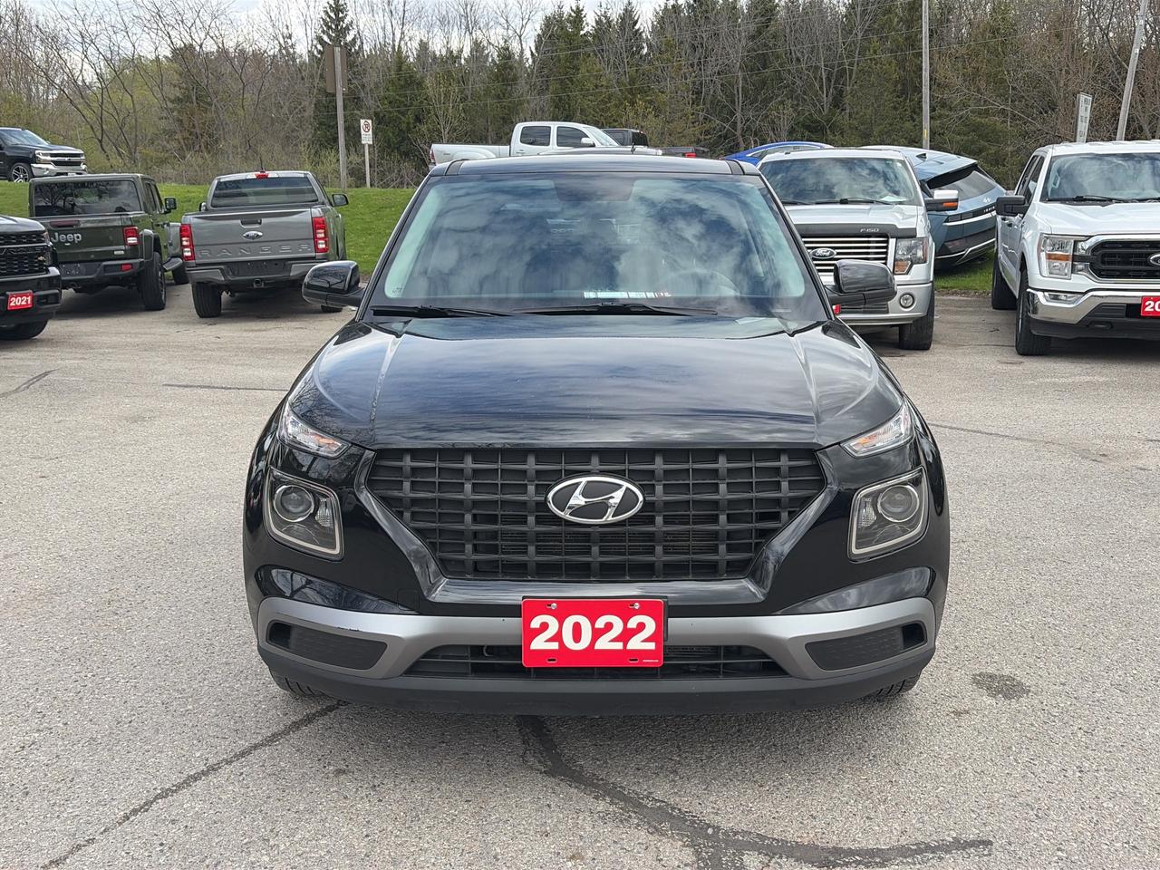 2022 Hyundai Venue ESSENTIAL, CLEAN CARFAX, HEATED SEATS! Photo