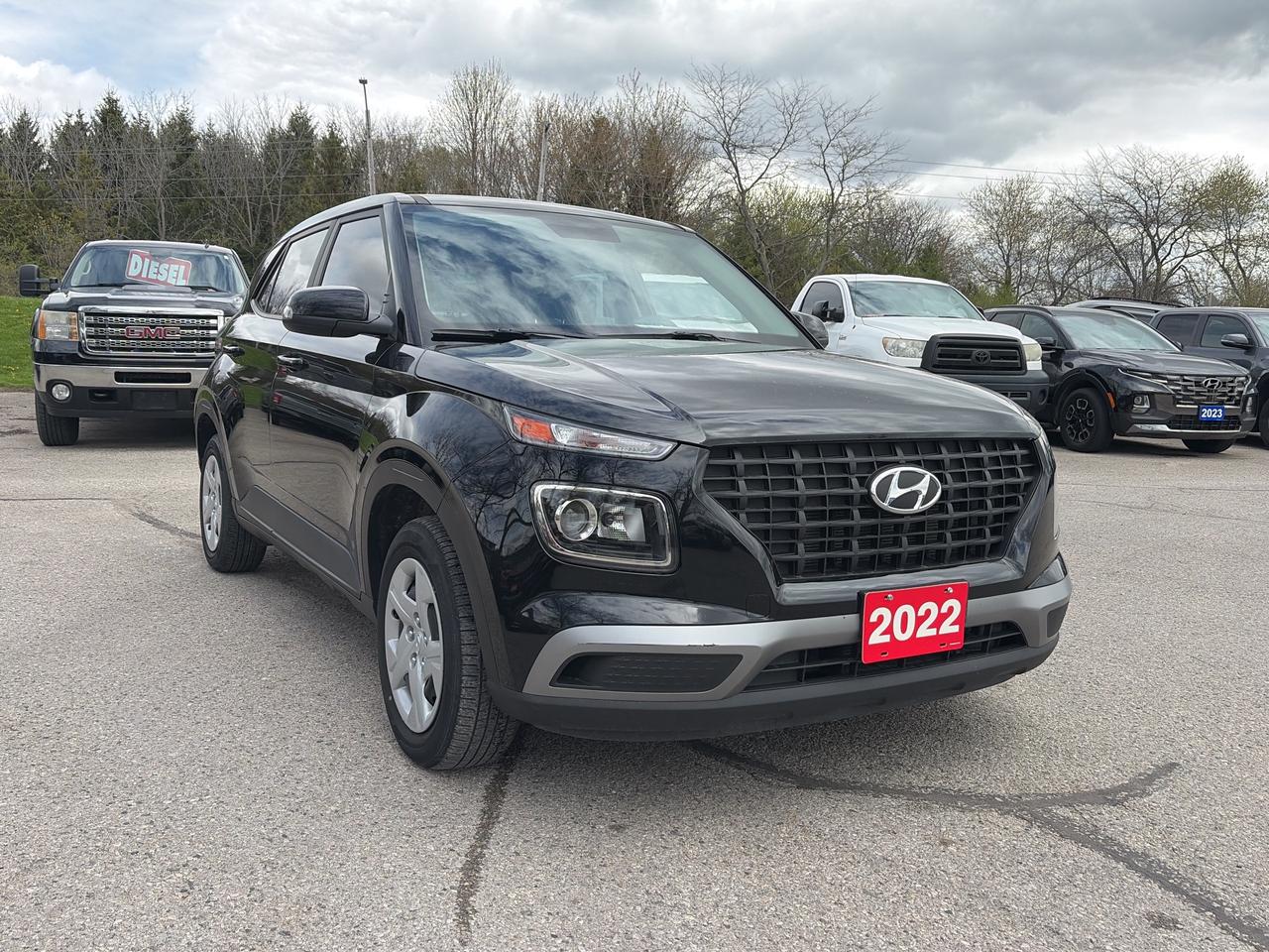 2022 Hyundai Venue ESSENTIAL, CLEAN CARFAX, HEATED SEATS! Photo