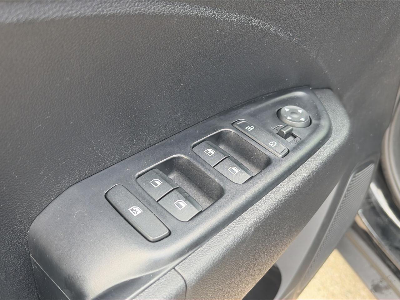 2022 Hyundai Venue ESSENTIAL, CLEAN CARFAX, HEATED SEATS! Photo