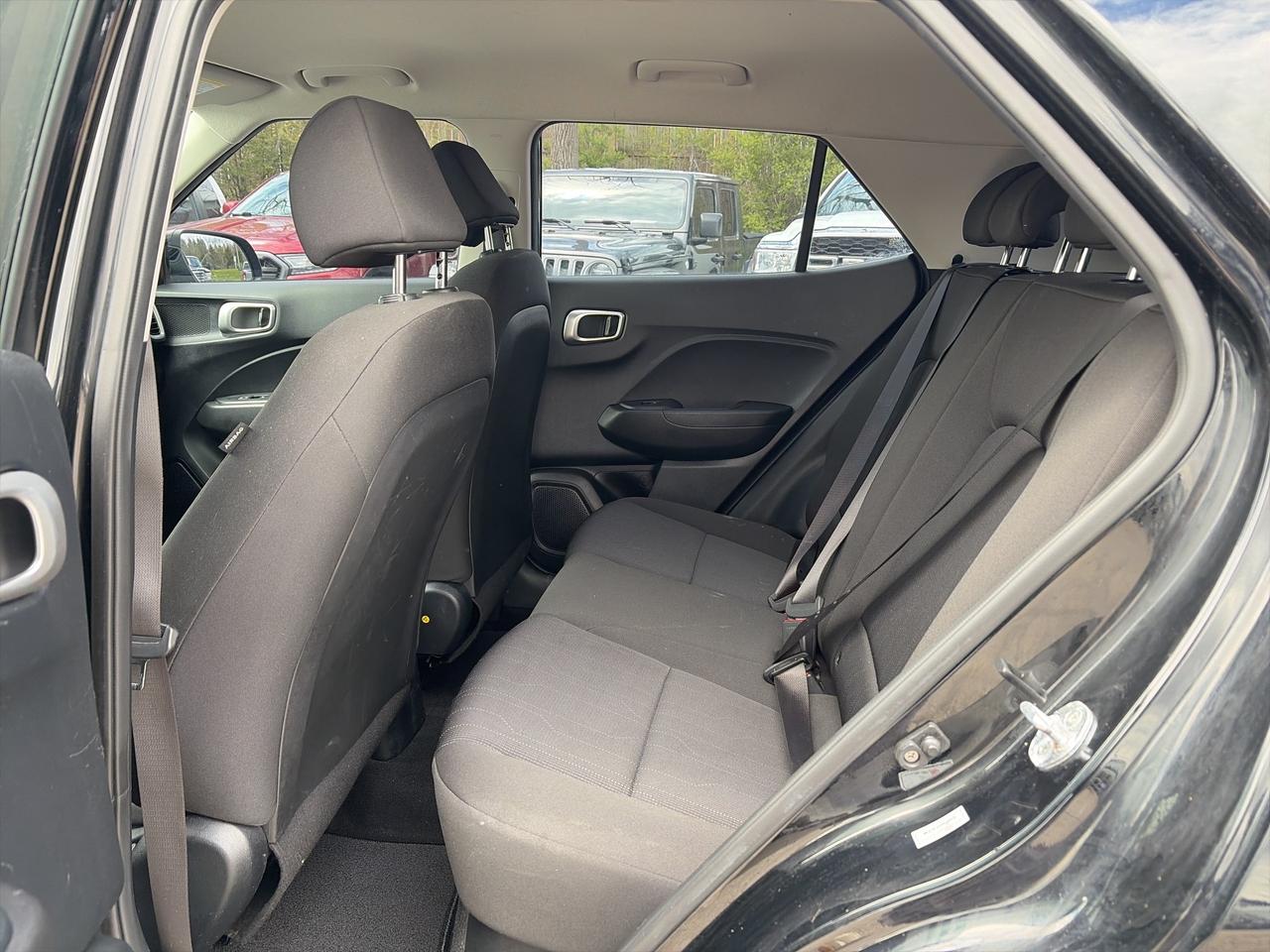 2022 Hyundai Venue ESSENTIAL, CLEAN CARFAX, HEATED SEATS! Photo