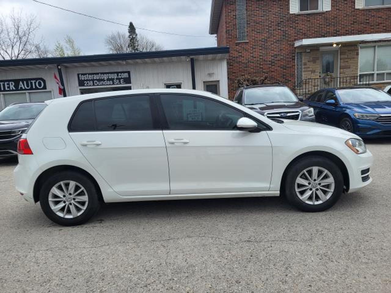 2016 Volkswagen Golf TRENDLINE Photo