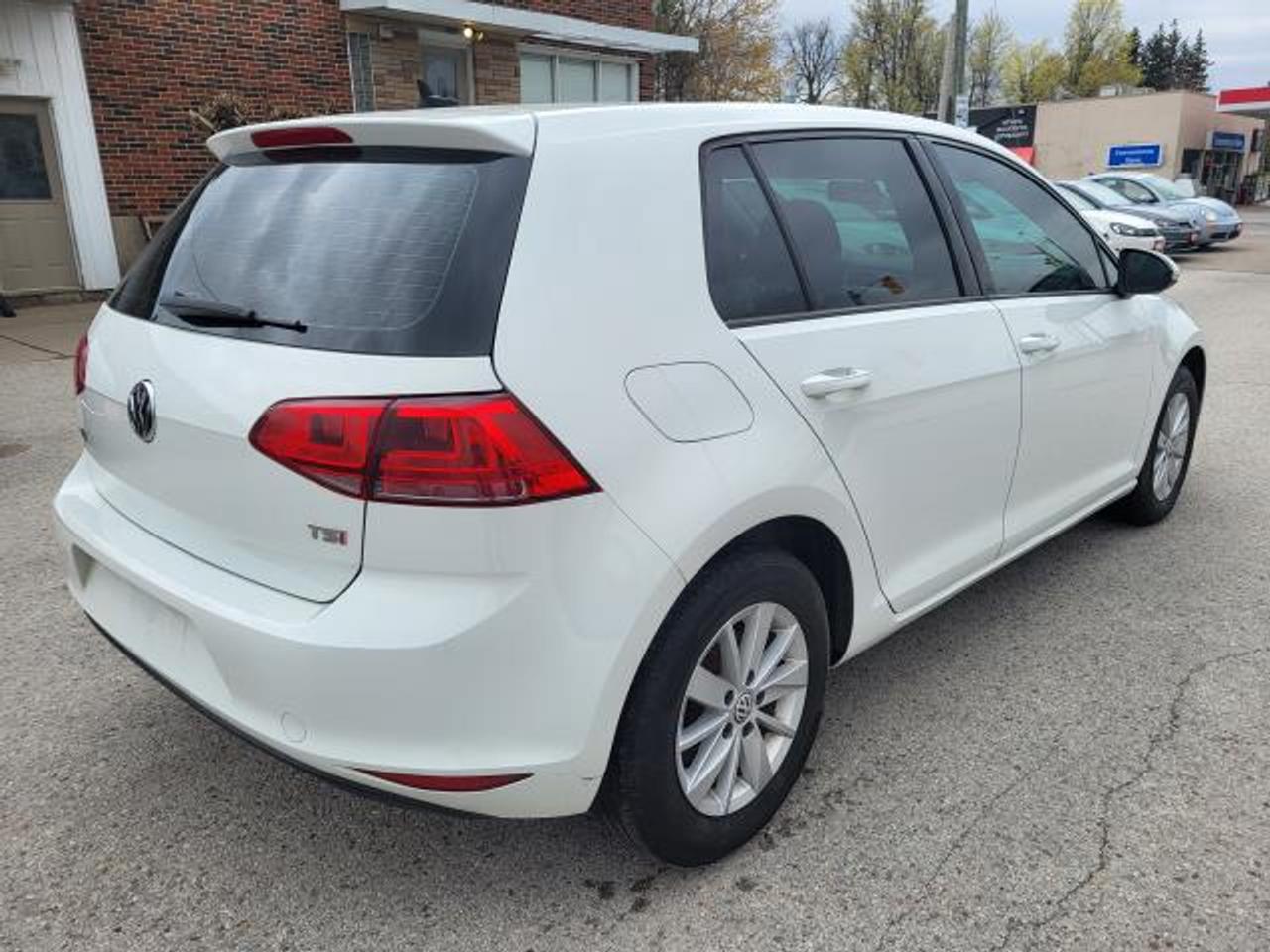 2016 Volkswagen Golf TRENDLINE Photo