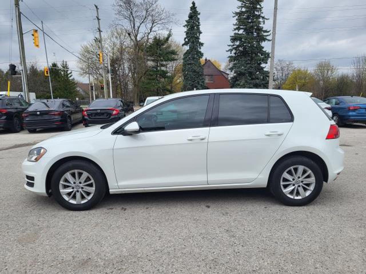 2016 Volkswagen Golf TRENDLINE Photo