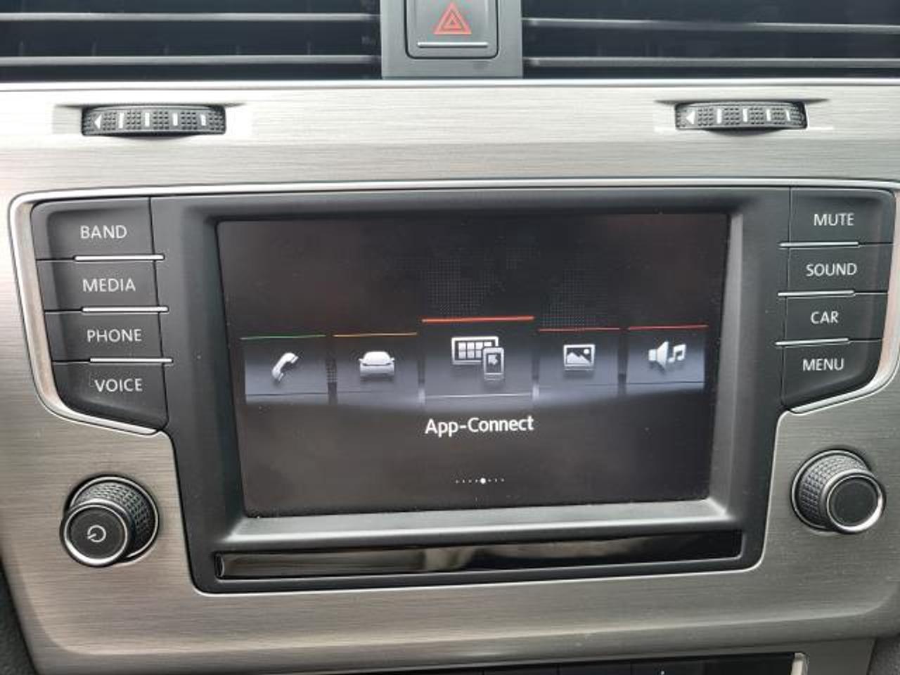 2016 Volkswagen Golf TRENDLINE Photo