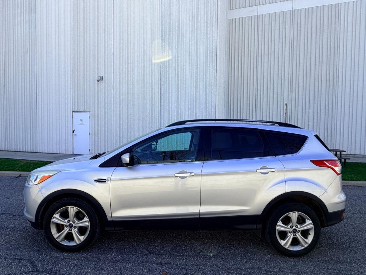 2014 Ford Escape SE 4dr Front-wheel Drive Automatic Photo2
