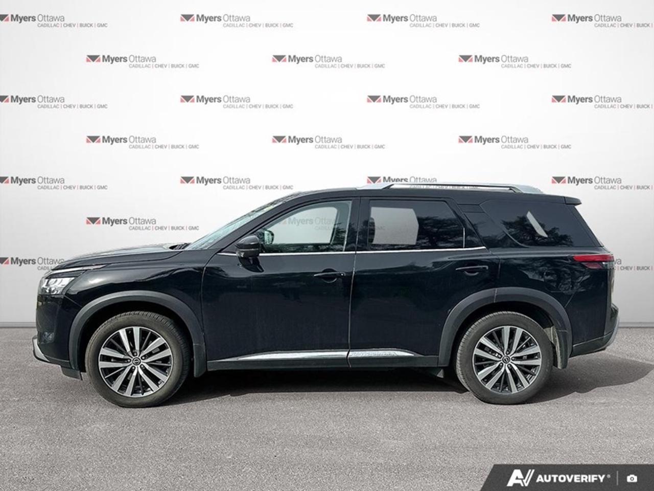 2022 Nissan Pathfinder Platinum  PLATINUM, AWD, MOONROOF Photo