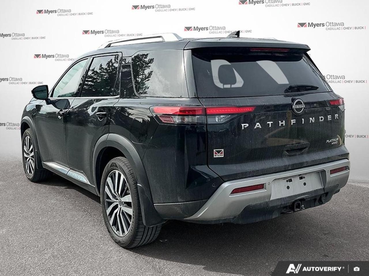 2022 Nissan Pathfinder Platinum  PLATINUM, AWD, MOONROOF Photo