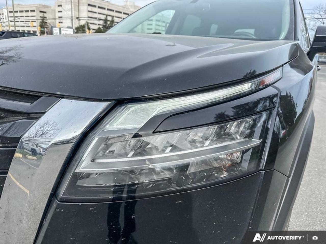 2022 Nissan Pathfinder Platinum  PLATINUM, AWD, MOONROOF Photo