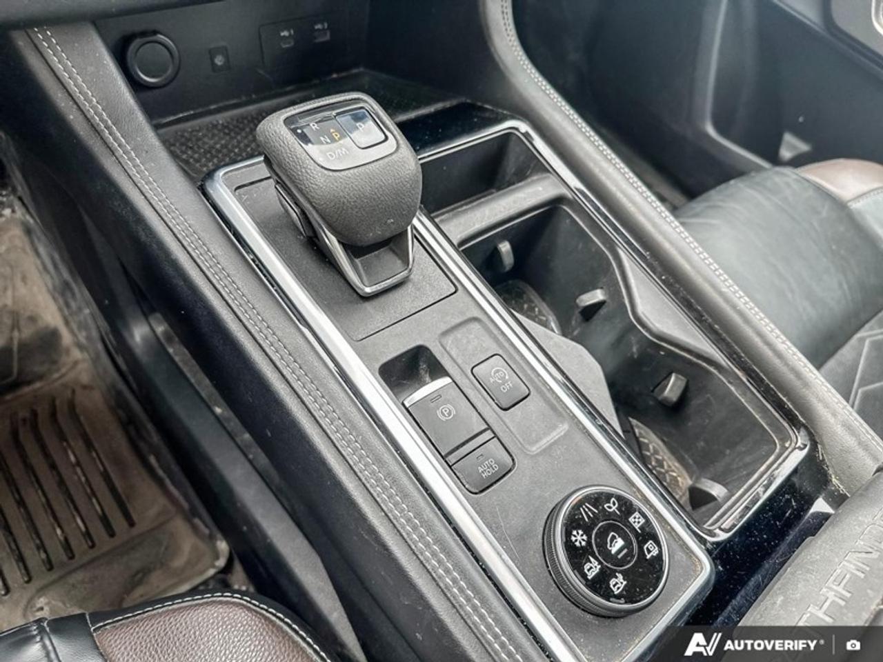 2022 Nissan Pathfinder Platinum  PLATINUM, AWD, MOONROOF Photo