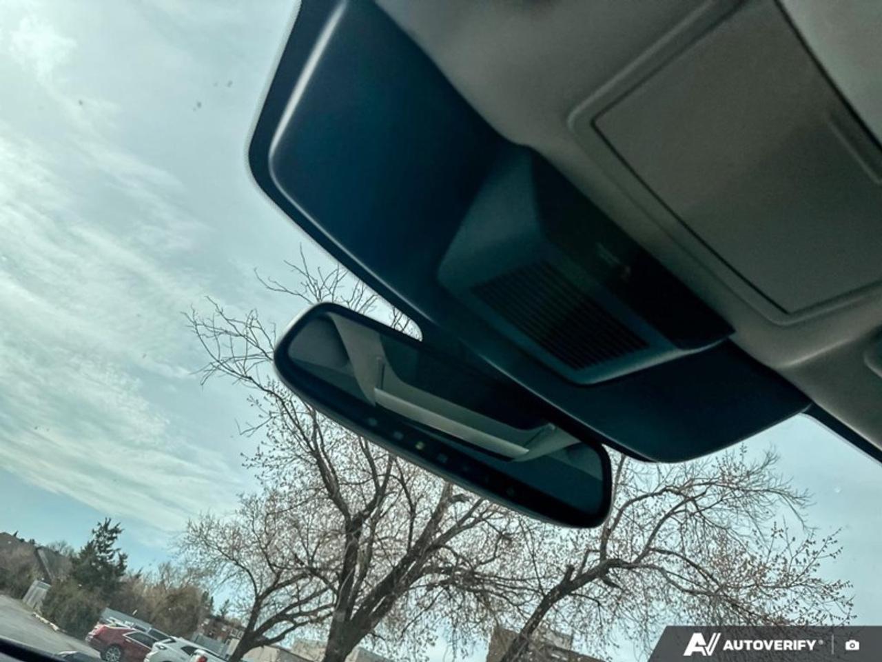 2022 Nissan Pathfinder Platinum  PLATINUM, AWD, MOONROOF Photo