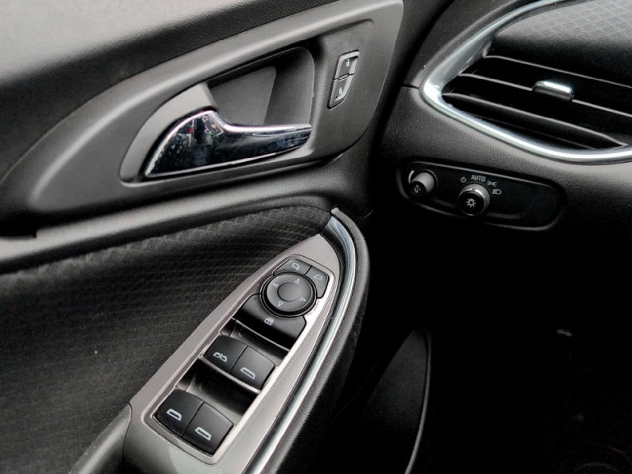 2019 Chevrolet Malibu Hybrid 1HY  *31 SERVICE RECORDS* Photo