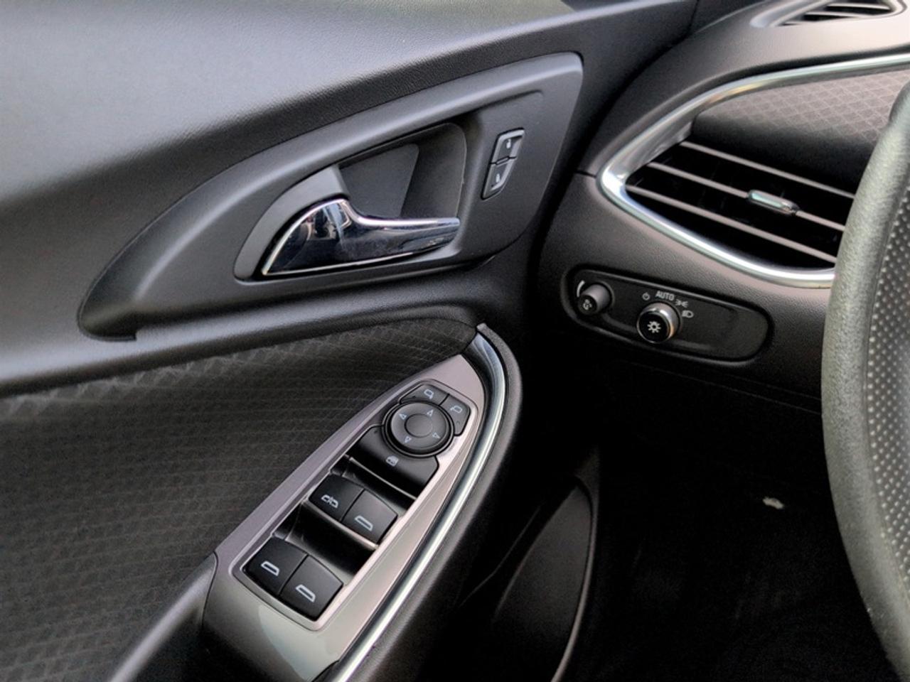 2019 Chevrolet Malibu Hybrid 1HY  *31 SERVICE RECORDS* Photo