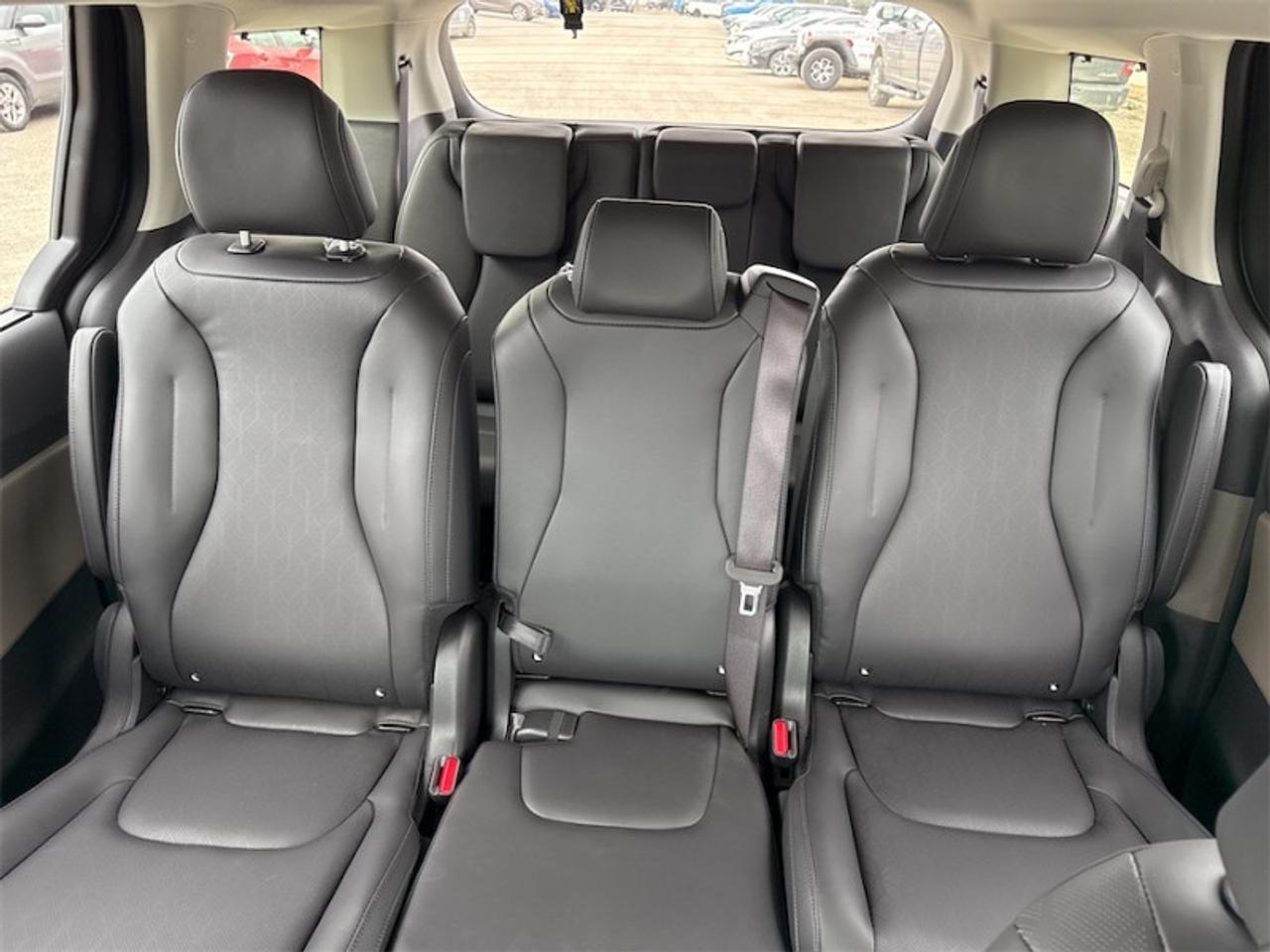 2026 Kia Carnival EX   -  Navigation GPS Photo